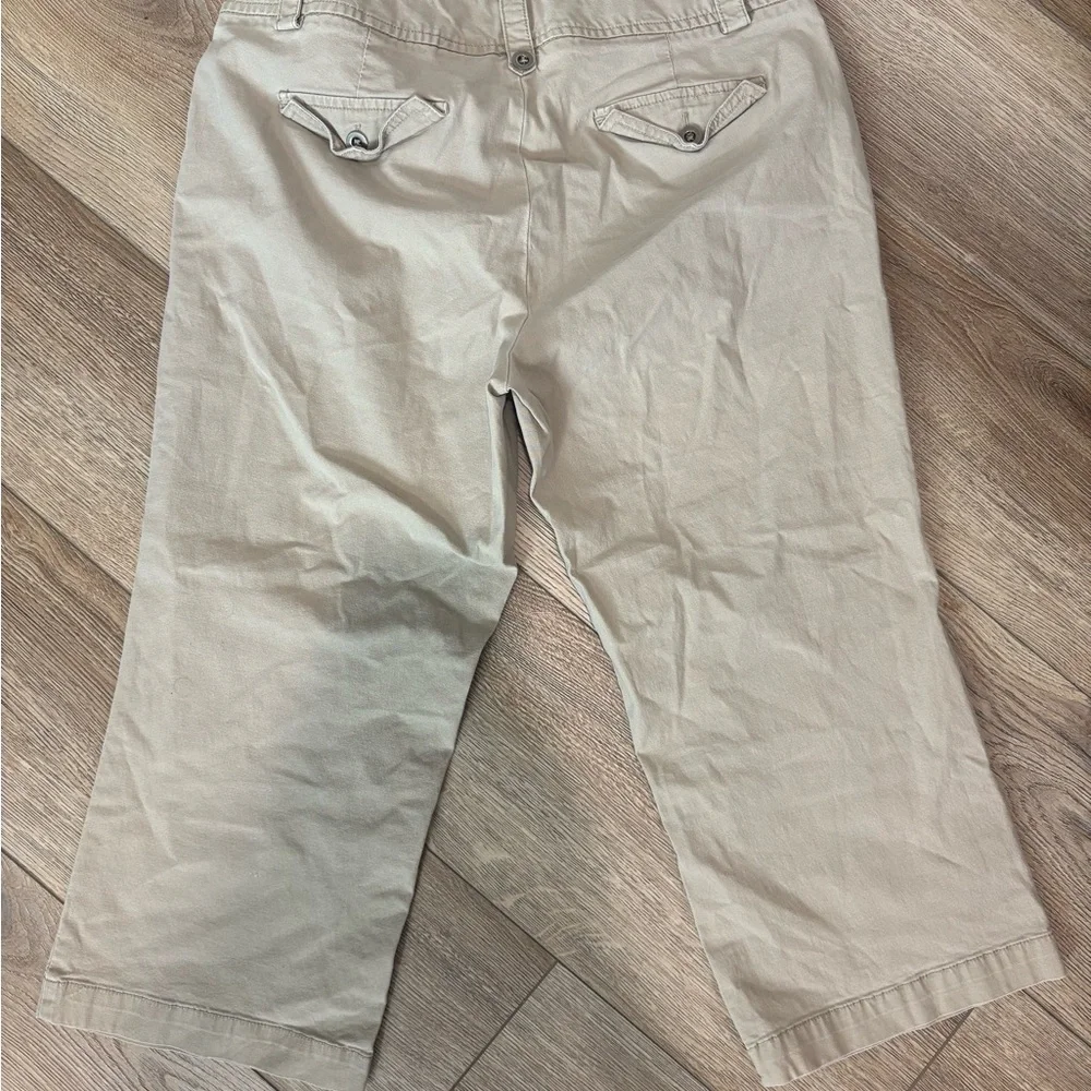 Dockers Tan Beige Capri Pants - Picture 5 of 5
